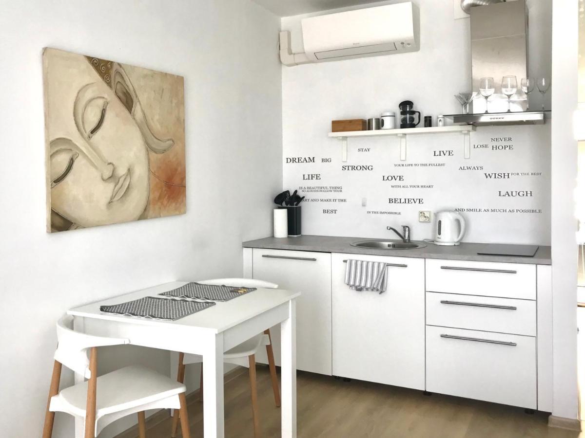 City Centre Studio In Design Quarter Close To Old Town & Harbor Apartment Tallinn Bagian luar foto